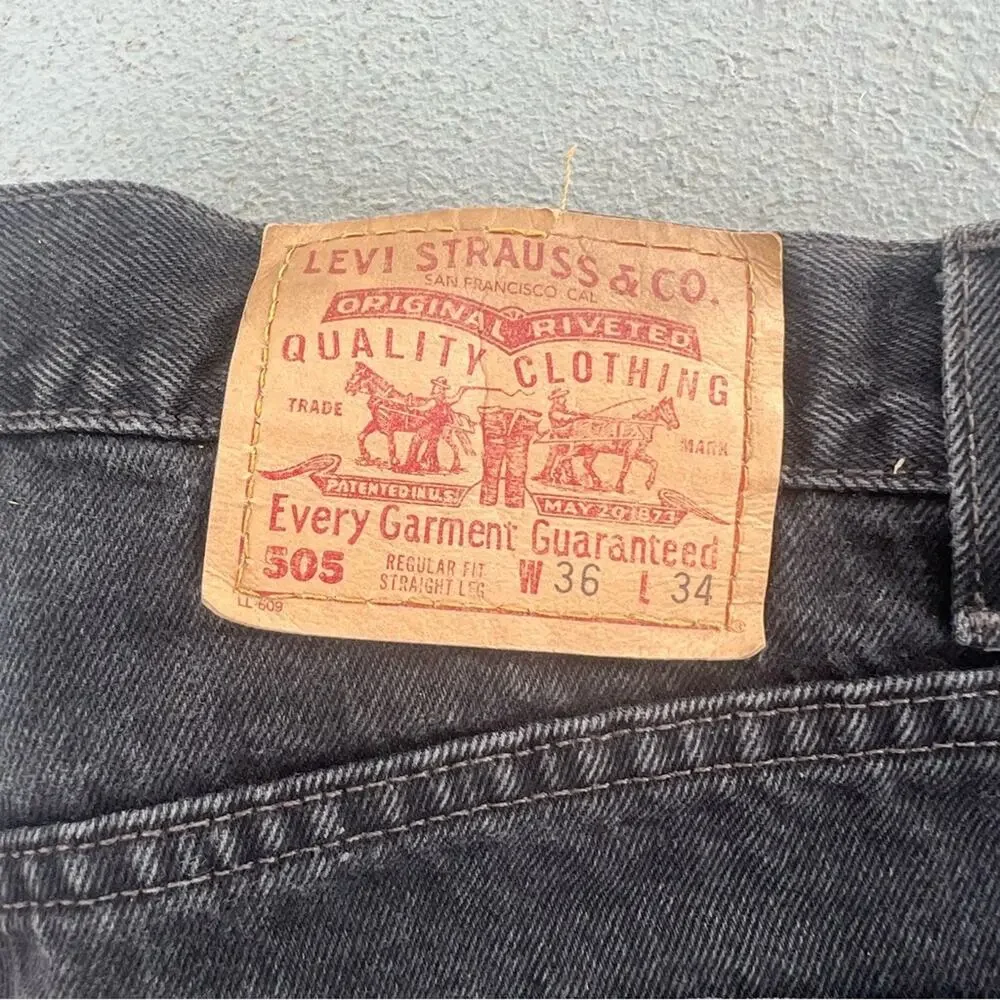 Vintage 90s Levi’s 505 regular fit straight leg jeans black 36x34